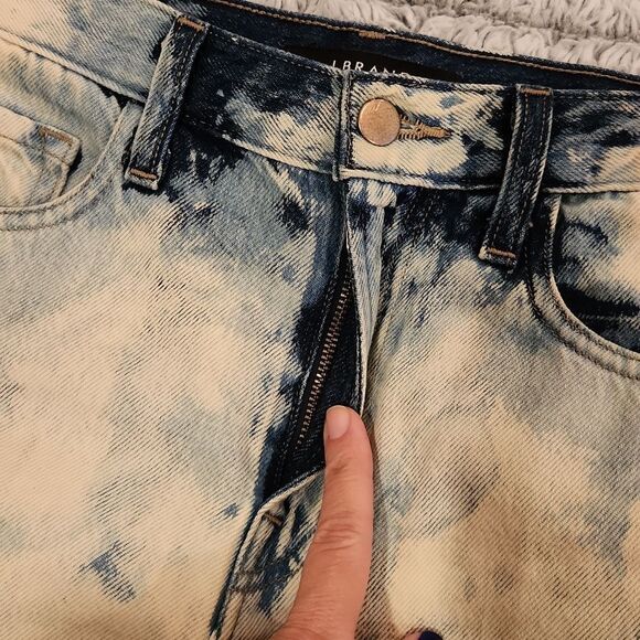 J BRANDTrystan Bleached Denim Midi Skirt with Raw Hem, Elation size 27 - Picture 10 of 13